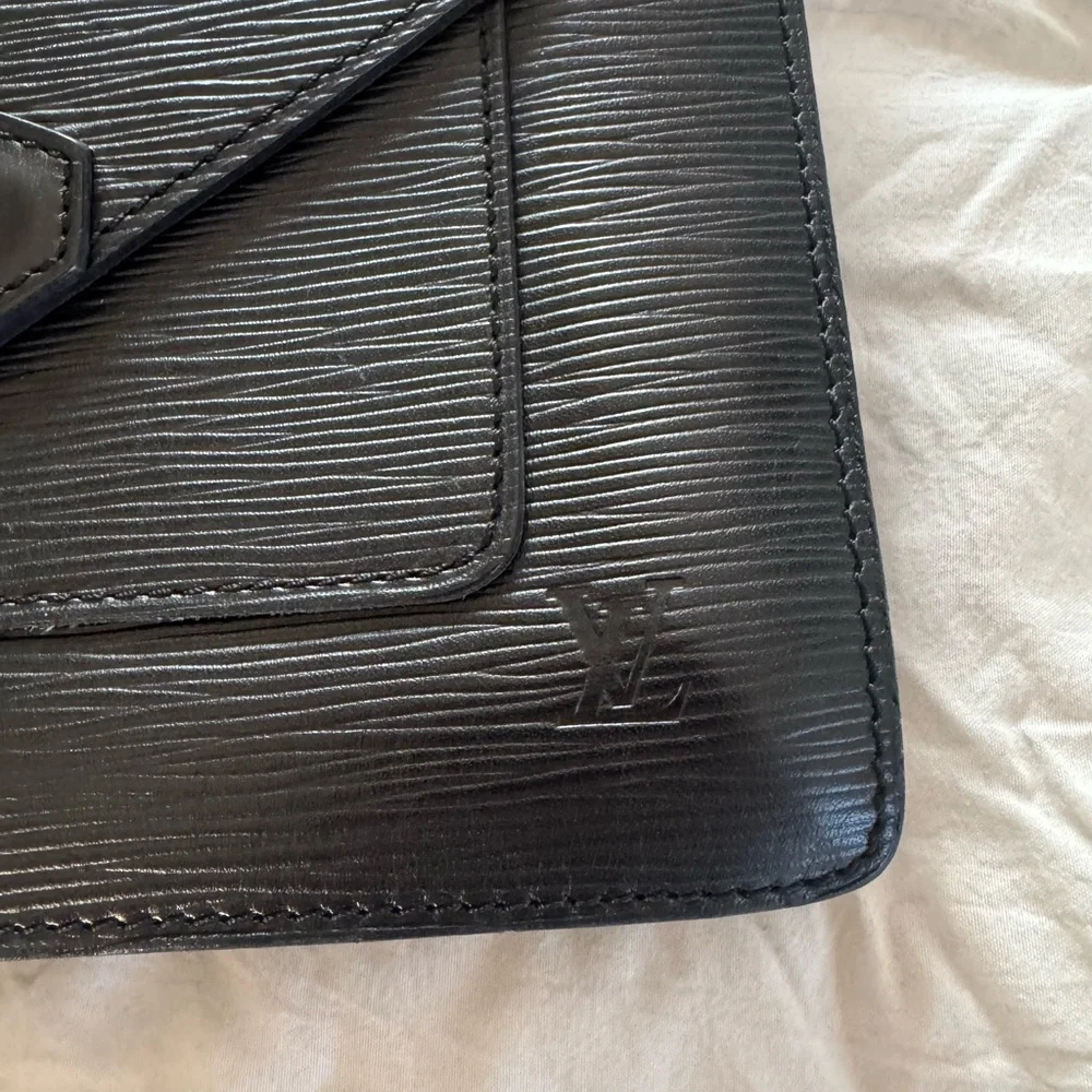 Louis Vuitton Black Epi - Picture 6 of 13